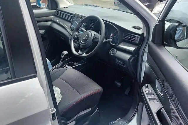 Cận cảnh Suzuki Ertiga Hybrid có giá bán ra từ 539 triệu đồng - Hình 3 Can canh Suzuki Ertiga Hybrid co gia ban ra tu 539 trieu dong-Hinh-3