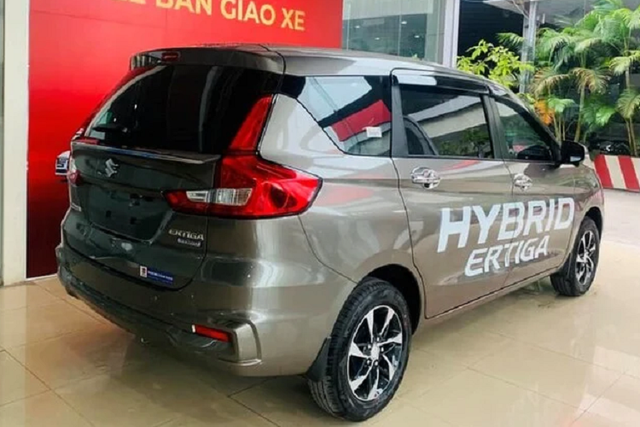 Cận cảnh Suzuki Ertiga Hybrid có giá bán ra từ 539 triệu đồng - Hình 2 Can canh Suzuki Ertiga Hybrid co gia ban ra tu 539 trieu dong-Hinh-2