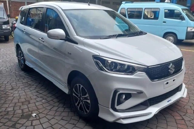 Cận cảnh Suzuki Ertiga Hybrid có giá bán ra từ 539 triệu đồng - Hình 5 Can canh Suzuki Ertiga Hybrid co gia ban ra tu 539 trieu dong-Hinh-5