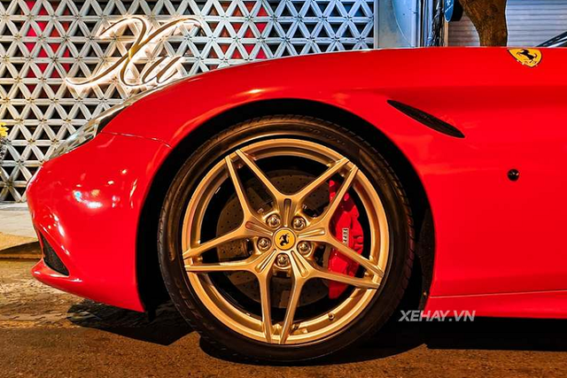 Ngam Ferrari California T thay ao moi o Sai Gon-Hinh-3