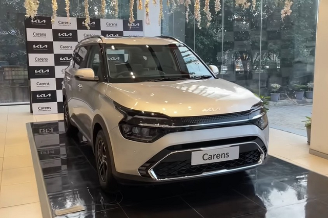 Kia Carens 2022 giá rẻ vượt qua các đối thủ khác với 50.000 người đặt mua Kia Carens 2022 gia re vuot qua cac doi thu khac voi 50.000 nguoi dat mua
