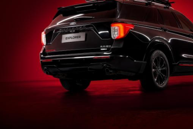 Ford Explorer 30th Anniversary Edition giới hạn giá 1,2 tỷ đồng - Hình 4 Ford Explorer 30th Anniversary Edition gioi han gia 1,2 ty dong-Hinh-4