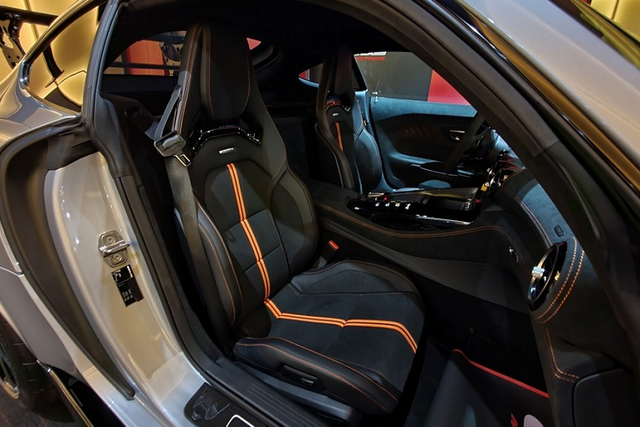 Đại gia Đặng Lê Nguyên Vũ sắp chi 15 tỷ tậu Mercedes-AMG GT Black Series? - Hình 4 Dai gia Dang Le Nguyen Vu sap chi 15 ty tau Mercedes-AMG GT Black Series?-Hinh-4