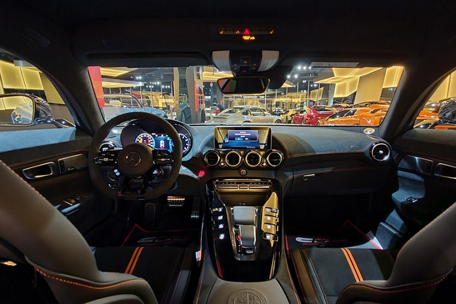 Đại gia Đặng Lê Nguyên Vũ sắp chi 15 tỷ tậu Mercedes-AMG GT Black Series? - Hình 5 Dai gia Dang Le Nguyen Vu sap chi 15 ty tau Mercedes-AMG GT Black Series?-Hinh-5
