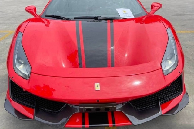 Cận cảnh Ferrari 488 Pista Spider giá hơn 30 tỷ vừa về Đà Nẵng Can canh Ferrari 488 Pista Spider gia hon 30 ty vua ve Da Nang
