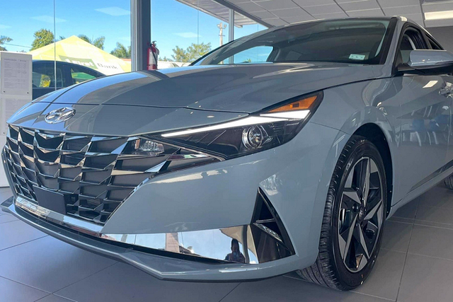 Ngắm Hyundai Elantra 2023 lắp ráp sắp ra mắt tại Việt Nam Ngam Hyundai Elantra 2023 lap rap sap ra mat tai Viet Nam