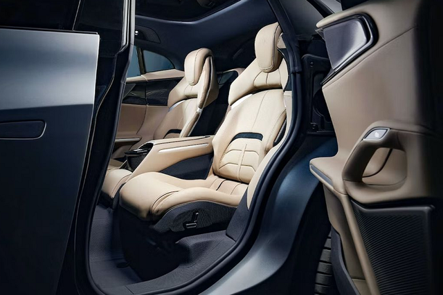 Siêu xe Ferrari Purosangue 2023 hơn 9,4 tỷ đồng đơn đặt hàng chóng mặt - Hình 7 Sieu xe Ferrari Purosangue 2023 hon 9,4 ty dong don dat hang chong mat-Hinh-7