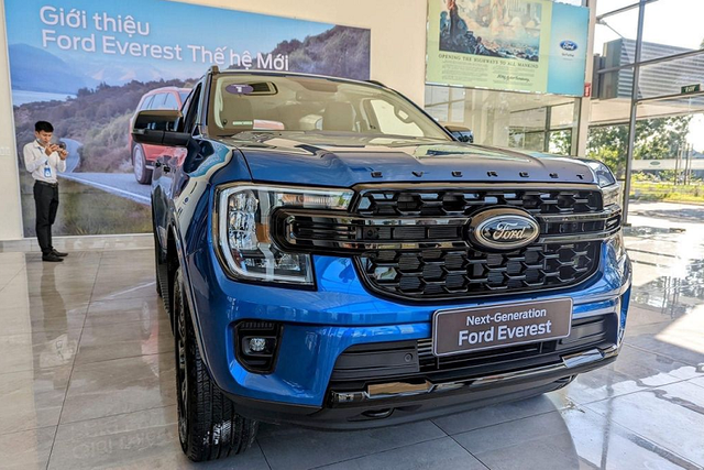 Ford Everest 2023 vẫn khan hàng tại Việt Nam, giá chưa giảm - Hình 4 Ford Everest 2023 van khan hang tai Viet Nam, gia chua giam-Hinh-4
