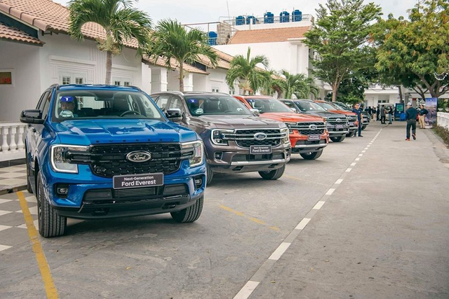 Ford Everest 2023 vẫn khan hàng tại Việt Nam, giá chưa giảm - Hình 3 Ford Everest 2023 van khan hang tai Viet Nam, gia chua giam-Hinh-3