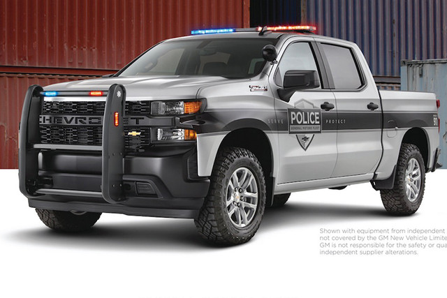 Soi Chevrolet Silverado 2023 phiên bản cảnh sát trang bị "tận răng" - Hình 2 Soi Chevrolet Silverado 2023 phien ban canh sat trang bi