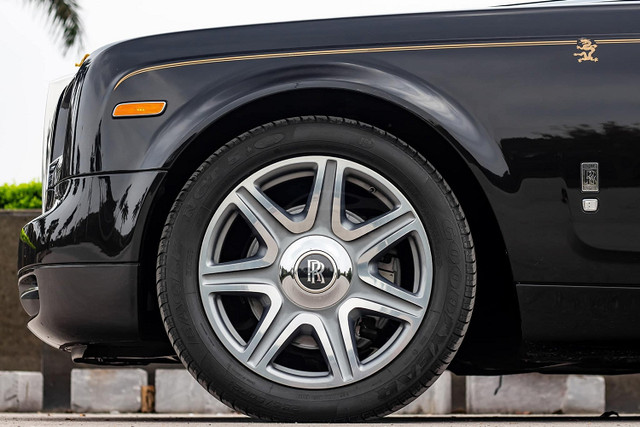 Rolls-Royce Phantom “Rồng” hơn 35 tỷ của Bầu Kiên tái xuất bất ngờ - Hình 6 Rolls-Royce Phantom “Rong” hon 35 ty cua Bau Kien tai xuat bat ngo-Hinh-6