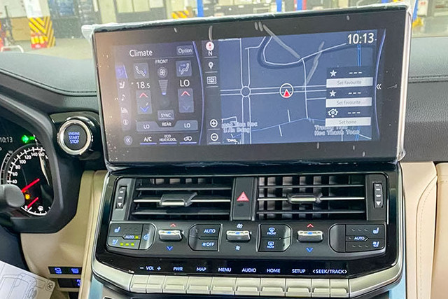 Xe Toyota Land Cruiser 2022 chênh giá tới 1,3 tỷ đồng tại Việt Nam - Hình 6 Xe Toyota Land Cruiser 2022 chenh gia toi 1,3 ty dong tai Viet Nam-Hinh-6