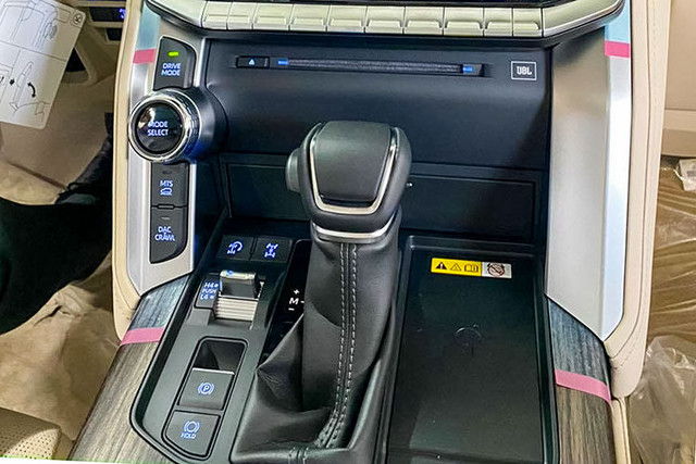 Xe Toyota Land Cruiser 2022 chênh giá tới 1,3 tỷ đồng tại Việt Nam - Hình 8 Xe Toyota Land Cruiser 2022 chenh gia toi 1,3 ty dong tai Viet Nam-Hinh-8