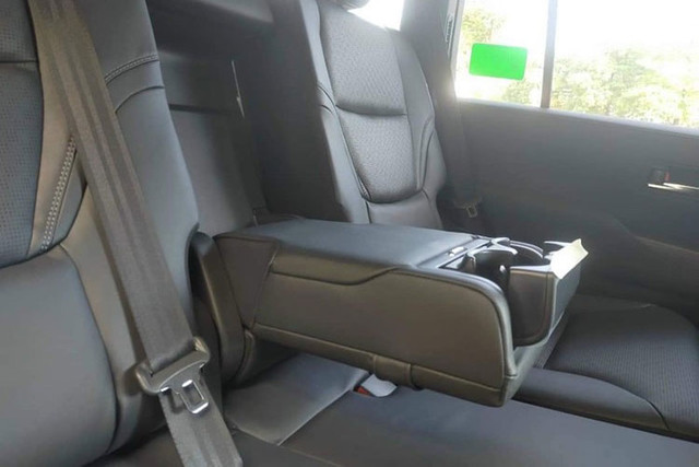Xe Toyota Land Cruiser 2022 chênh giá tới 1,3 tỷ đồng tại Việt Nam - Hình 7 Xe Toyota Land Cruiser 2022 chenh gia toi 1,3 ty dong tai Viet Nam-Hinh-7