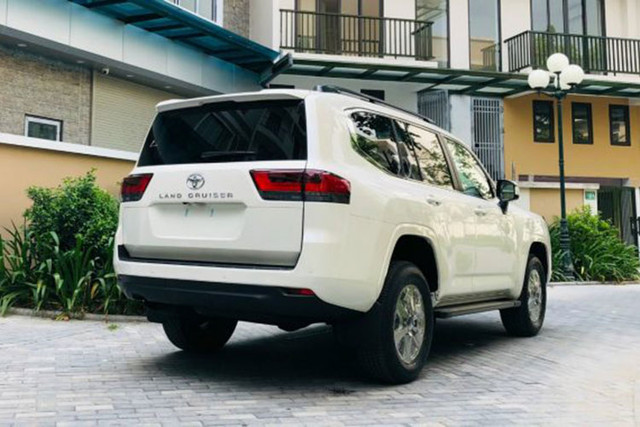 Xe Toyota Land Cruiser 2022 chênh giá tới 1,3 tỷ đồng tại Việt Nam - Hình 3 Xe Toyota Land Cruiser 2022 chenh gia toi 1,3 ty dong tai Viet Nam-Hinh-3