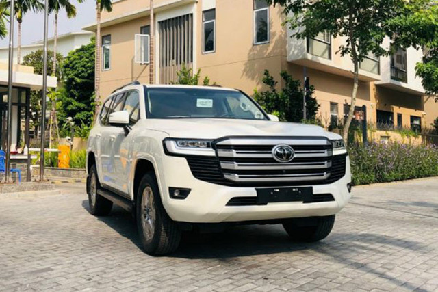 Xe Toyota Land Cruiser 2022 chênh giá tới 1,3 tỷ đồng tại Việt Nam Xe Toyota Land Cruiser 2022 chenh gia toi 1,3 ty dong tai Viet Nam