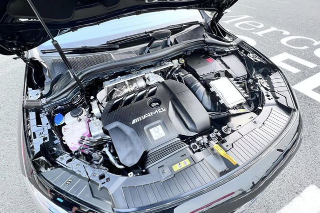 Xuất hiện Mercedes-AMG GLA 45 S 4Matic+ hơn 3,4 tỷ ở Hà Nội - Hình 4 Xuat hien Mercedes-AMG GLA 45 S 4Matic+ hon 3,4 ty o Ha Noi-Hinh-4