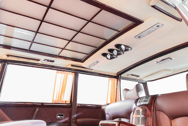Mercedes-Benz 600 Pullman và 62S Landaulet có giá gần 60 tỷ đồng - Hình 6 Mercedes-Benz 600 Pullman va 62S Landaulet co gia gan 60 ty dong-Hinh-6