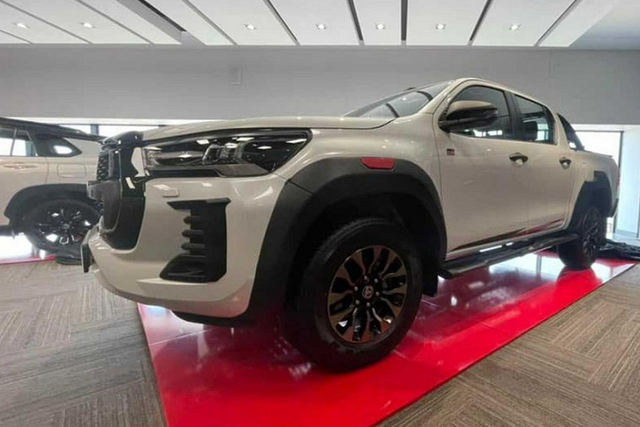 Chi tiết Toyota Hilux GR Sport 2022 máy dầu 2.8L Chi tiet Toyota Hilux GR Sport 2022 may dau 2.8L