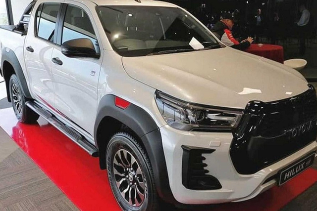 Chi tiết Toyota Hilux GR Sport 2022 máy dầu 2.8L - Hình 2 Chi tiet Toyota Hilux GR Sport 2022 may dau 2.8L-Hinh-2