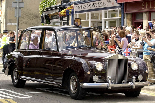 Hoang gia Anh so huu dan “xe hop hang doc” do so nhu nao?-Hinh-13