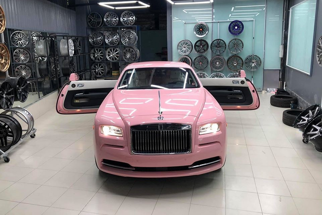 Cận cảnh Rolls-Royce Wraith màu hồng bà Nguyễn Phương Hằng - Hình 6 Can canh Rolls-Royce Wraith mau hong ba Nguyen Phuong Hang-Hinh-6