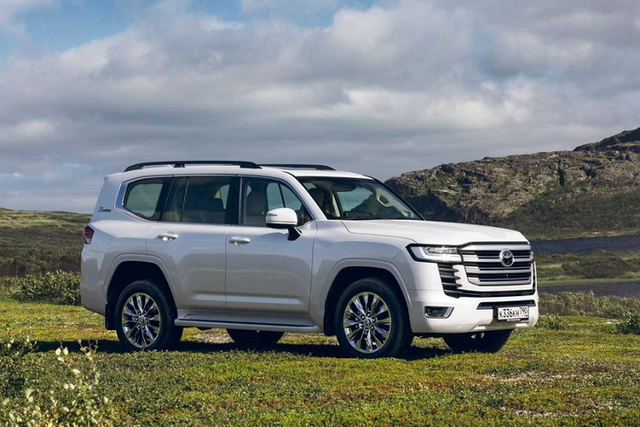 Nguoi mua Land Cruiser 2022 phai cho toi 4 nam moi duoc giao xe