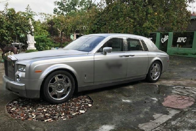 Cận cảnh Rolls-Royce Phantom tiền tỷ đi thuê của Tina Dương ở Bắc Giang - Hình 3 Can canh Rolls-Royce Phantom tien ty di thue cua Tina Duong o Bac Giang-Hinh-3