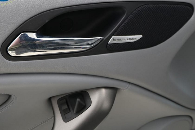 Siêu phẩm BMW M3 E46 sau 19 năm đắt hơn M3 thế hệ mới - Hình 8 Sieu pham BMW M3 E46 sau 19 nam dat hon M3 the he moi-Hinh-8