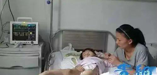 Bé gái mắc ung thư máu do nghi dùng bát đũa kém chất lượng Be gai mac ung thu mau do nghi dung bat dua kem chat luong