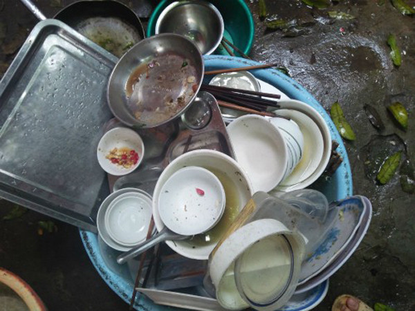 Lưu ý lỗi cơ bản khi rửa khiến bát đĩa thành “kho” chứa vi khuẩn Luu y loi co ban khi rua khien bat dia thanh “kho” chua vi khuan