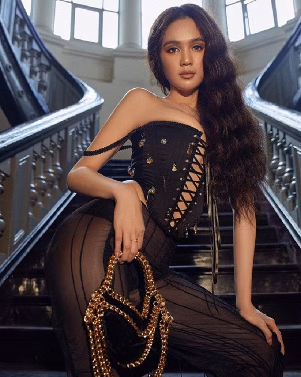 Ngoc Trinh, Hong Que cuc sexy khi mac dung hang-Hinh-10