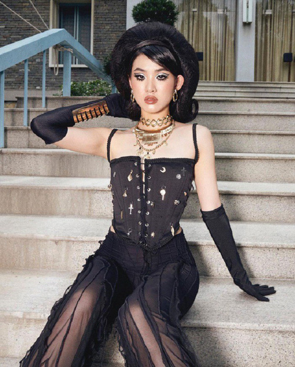 Ngọc Trinh, Hồng Quế cực sexy khi mặc đụng hàng - Hình 7 Ngoc Trinh, Hong Que cuc sexy khi mac dung hang-Hinh-7