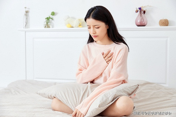 Hé lộ lý do cô gái tắm không bao giờ bật đèn He lo ly do co gai tam khong bao gio bat den