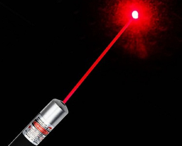 Cậu bé suýt mù chỉ vì món đổ chơi nguy hiểm này Cau be suyt mu chi vi mon do choi nguy hiem nay