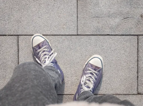 6 thói quen đi bộ gây hại cho sức khỏe nhiều người không biết - Hình 5 6 thoi quen di bo gay hai cho suc khoe nhieu nguoi khong biet-Hinh-5