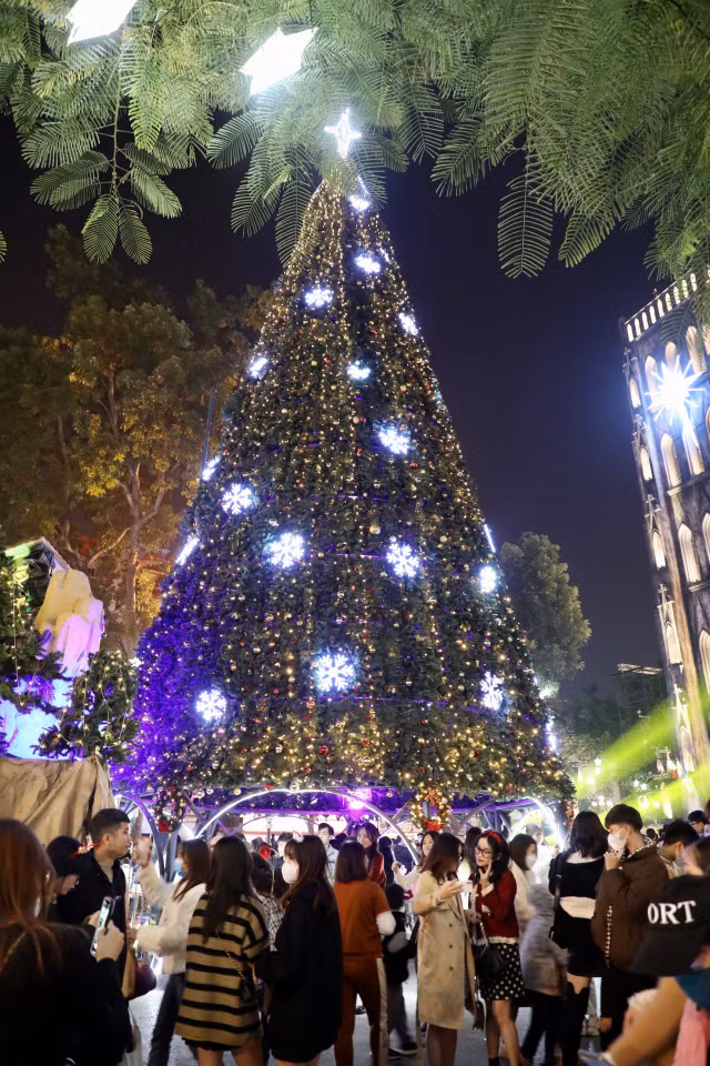 Nhung hinh anh ruc ro cua Ha Noi truoc them Giang sinh-Hinh-2