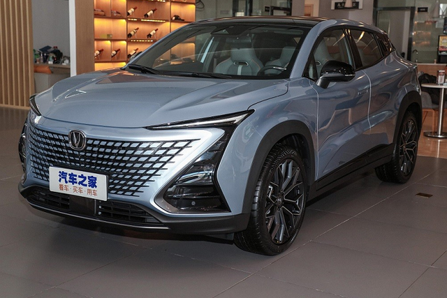 Cận cảnh SUV cỡ C Trung Quốc Changan Uni-T giá rẻ Can canh SUV co C Trung Quoc Changan Uni-T gia re