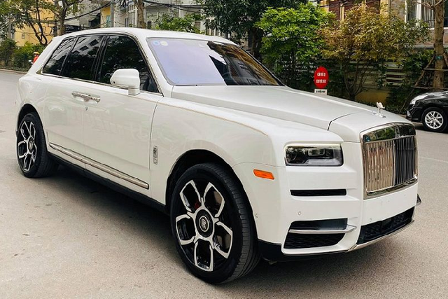Ngắm Rolls-Royce Cullinan hơn 40 tỷ của CEO cầm đồ lớn nhất Việt Nam - Hình 3 Ngam Rolls-Royce Cullinan hon 40 ty cua CEO cam do lon nhat Viet Nam-Hinh-3