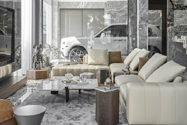 Ngắm Rolls-Royce Cullinan hơn 40 tỷ của CEO cầm đồ lớn nhất Việt Nam - Hình 2 Ngam Rolls-Royce Cullinan hon 40 ty cua CEO cam do lon nhat Viet Nam-Hinh-2