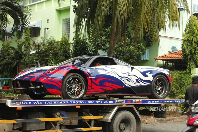 Pagani Huayra hơn 80 tỷ của Minh Nhựa vận chuyển đến nhà Cường Đô la Pagani Huayra hon 80 ty cua Minh Nhua van chuyen den nha Cuong Do la