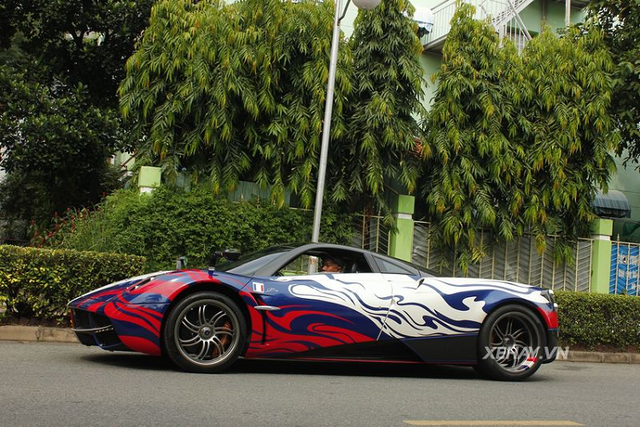 Pagani Huayra hơn 80 tỷ của Minh Nhựa vận chuyển đến nhà Cường Đô la - Hình 3 Pagani Huayra hon 80 ty cua Minh Nhua van chuyen den nha Cuong Do la-Hinh-3