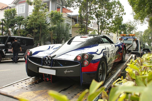 Pagani Huayra hơn 80 tỷ của Minh Nhựa vận chuyển đến nhà Cường Đô la - Hình 5 Pagani Huayra hon 80 ty cua Minh Nhua van chuyen den nha Cuong Do la-Hinh-5