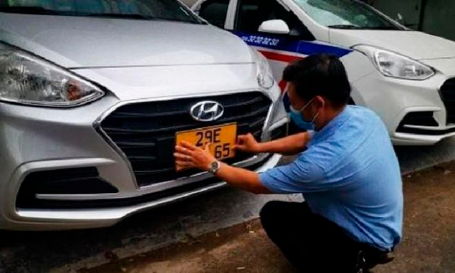 Chủ ôtô kinh doanh nhưng không đổi biển số vàng bị phạt bao nhiêu tiền? Chu oto kinh doanh nhung khong doi bien so vang bi phat bao nhieu tien?