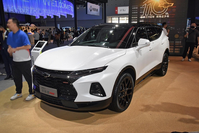 Cận cảnh Chevrolet Blazer 48V là đối thủ của Hyundai SantaFe Can canh Chevrolet Blazer 48V la doi thu cua Hyundai SantaFe