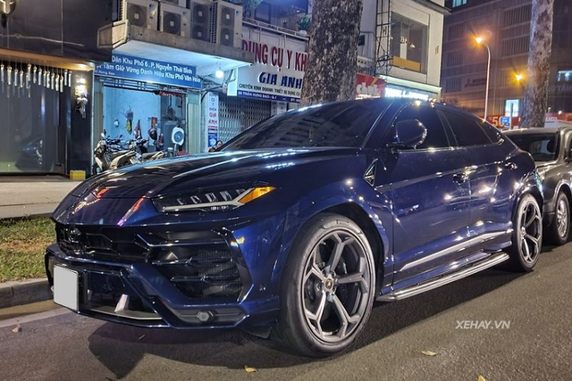Cận cảnh Lamborghini Urus hơn 20 tỷ màu xanh ở Sài Gòn Can canh Lamborghini Urus hon 20 ty mau xanh o Sai Gon