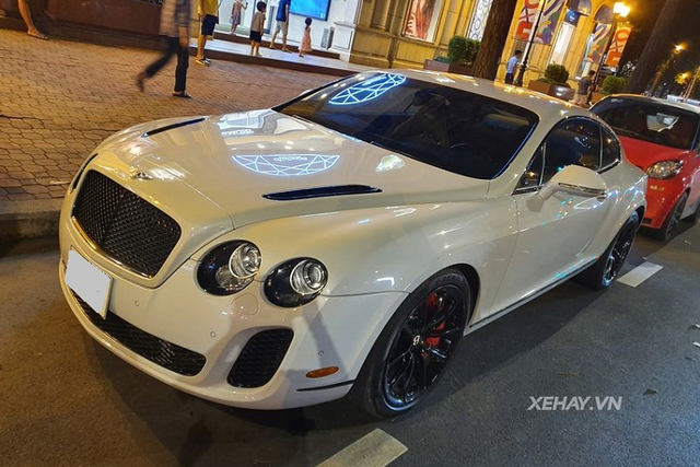 Bắt gặp siêu xe tiền tỷ Bentley Continental Supersports trên phố Sài Gòn Bat gap sieu xe tien ty Bentley Continental Supersports tren pho Sai Gon