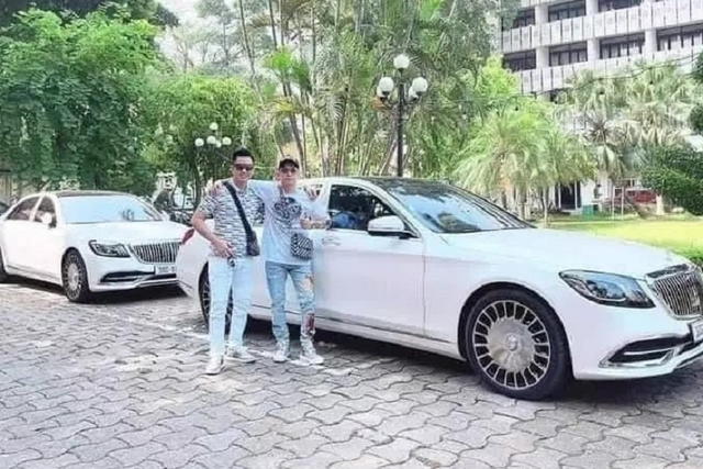 "Soi" dàn xe sang của ông trùm đường dây đánh bạc hơn 30.000 tỷ - Hình 2 Có thể thấy, những đối tượng đã sử dụng tiền bẩn kiếm được từ tổ chức đánh bạc trên mạng để mua cho mình nhiều món đồ xa xỉ và cả xe ôtô đắt tiền. Trong số này, dàn xe sang cực khủng của "ông trùm" đường dây đánh bạc mới bị công an bắt sử dụng toàn các mẫu xe đắt tiền của các thương hiệu nổi tiếng như Porsche, Range Rover, Mercedes-Benz và có cả 1 chiếc xe VinFast LUX A2.0.
