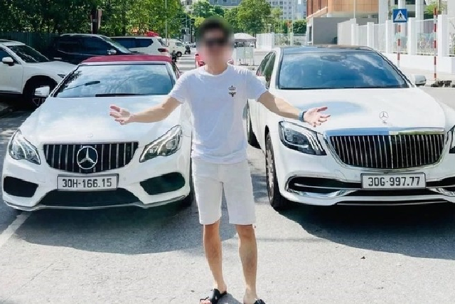 "Soi" dàn xe sang của ông trùm đường dây đánh bạc hơn 30.000 tỷ Cục Cảnh sát hình sự của Bộ Công an mới đây đã phá chuyên án tổ chức đánh bạc, tạm giữ Đỗ Ngọc Hà hay còn gọi là Hà "Miên" cùng 12 nghi phạm khác để điều tra về hành vi "Tổ chức đánh bạc", với số tiền giao dịch lên tới 30.000 tỷ đồng. Đáng chú ý, những tang vật được lực lượng chức năng thu giữ có hơn 12 chiếc xe ôtô tiền tỷ từ bình dân đến cao cấp.