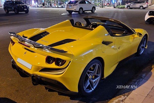 Ngắm Ferrari F8 Spider hơn 20 tỷ “độ” Novitec độc nhất Việt Nam - Hình 4 Ngam Ferrari F8 Spider hon 20 ty “do” Novitec doc nhat Viet Nam-Hinh-4